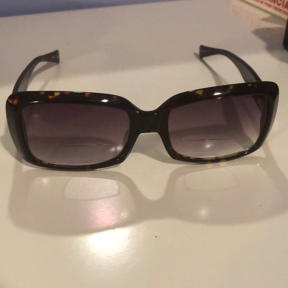 Brown eyebob sunglasses